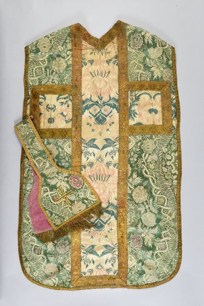 null Chasuble and maniple, early 18th century, chasuble in a lampas with green and...