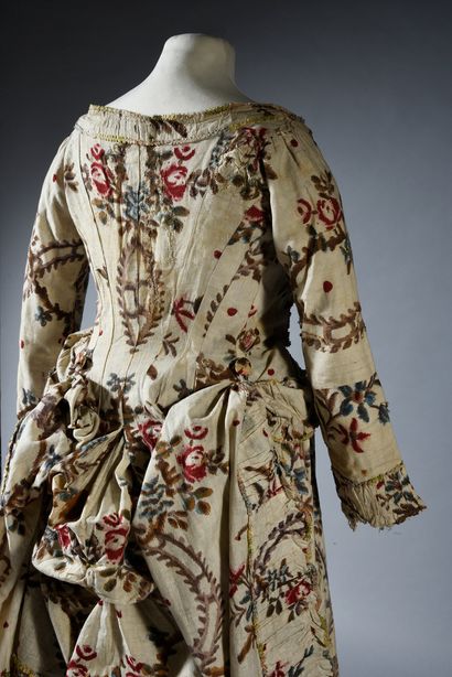 null Robe à l'anglaise retroussée en polonaise, en indienne, vers 1780, manteau et...