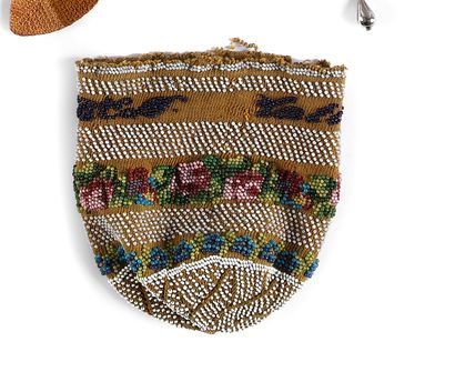 null Four purses and wallets, Restoration period, in beaded mesh; flower decorations,...