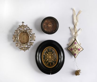 Trois reliquaires XVIIIe et fin du XIXe siècle, reliquaire circulaire à décor d'une...