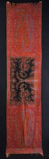 null Cashmere stole, circa 1840, ogival compartments loaded with long intertwined...