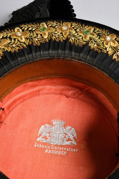 null Chapeau traditionnel de dame à l'étiquette d'un modiste de Bruneck dans le Sud-Tyrol,...
