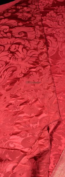 null Combination of raspberry and crimson damask, circa 1680-1730, panel of a monumental...