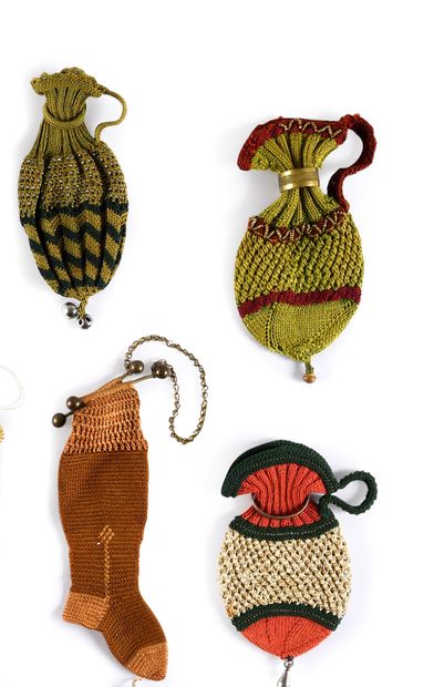 null Set of four purses, second third of the 19th century, in silk and cotton knit;...