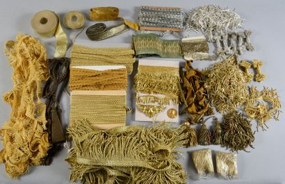 null Meeting of gold and silver braids and fringes for the chasublerie, 19th-20th...