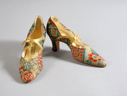 null Two pairs of evening salomés, circa 1930, one at the Victoria brand in Paris...