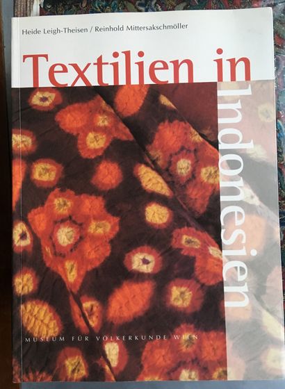 ASIE Réunion de quatre ouvrages, - Leigh-Theisen H. & Mittersakschmoller R., Textilien...