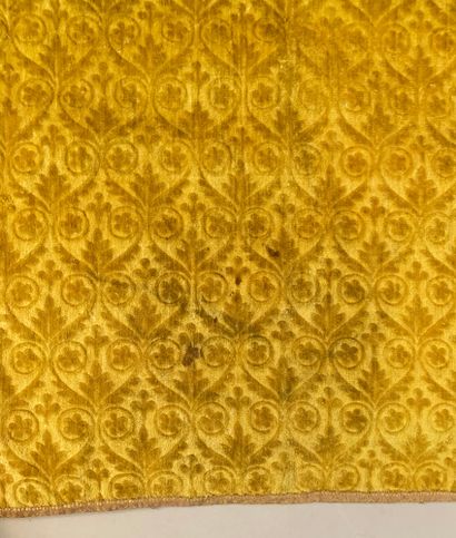 null Embossed velvet tablecloth, Restoration period, yellow mohair velvet decorated...