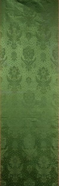  Métrage de damas, style Régence, fin du XIXe-début du XXe siècle, damas vert tissé...
