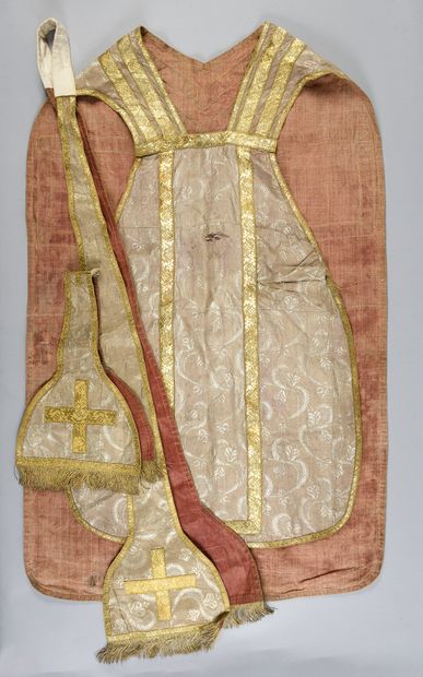 null Three chasubles in rich silks, Louis XV period, chasuble in damask ramagé pink...