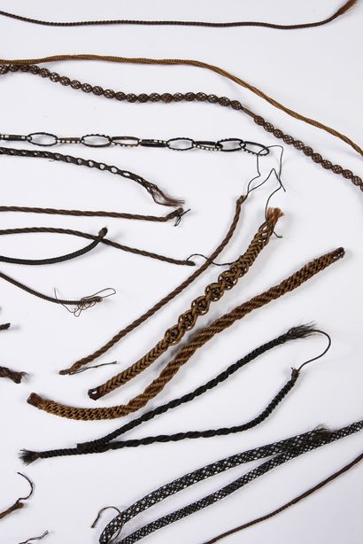 null Reunion of twenty-nine unmounted necklaces and bracelets in hair braid, 19th...