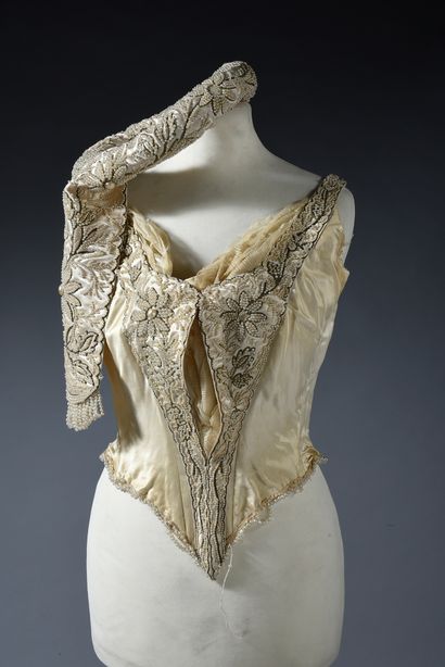  Partie d'une robe du soir griffée Blanche Lebouvier, Paris, fin du XIXe siècle,...