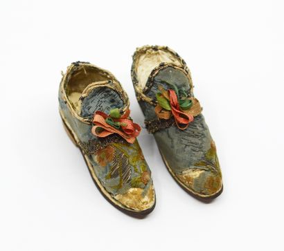 null Pair of miniature men's shoes, mid 18th century, laced shoes with sole and golden...