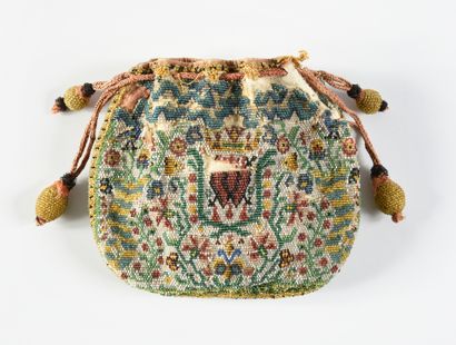 null Beaded sandstone purse, 18th century, embroidery of very fine glass beads of...
