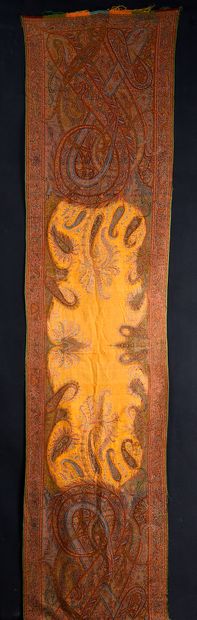 null Cashmere stole, circa 1840, compartments loaded with intertwined flowered palms...
