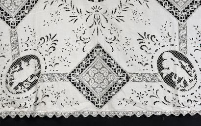 null Bedspread, white embroidery and lace, early 20th century.
Romantic decoration...