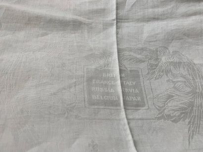 null Slaughtered by the Allies in 1914-1918.
In damask linen, large central medallion...