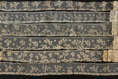 null Six bordures, Argentan, aiguille, vers 1770-90.
En lin couleur ivoire clair...