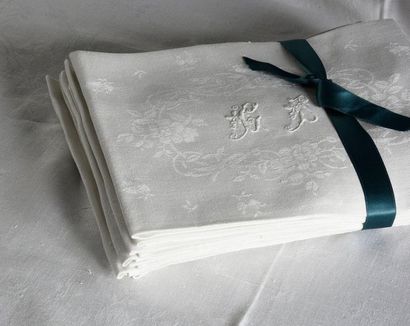 null Service de table nappe et douze serviettes, 2nde moitié du XIXe siècle.
Nappe...
