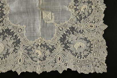 null Deux mouchoirs de mariées, Point de Gaze, aiguille, Belgique vers 1860-80.
Mouchoirs...