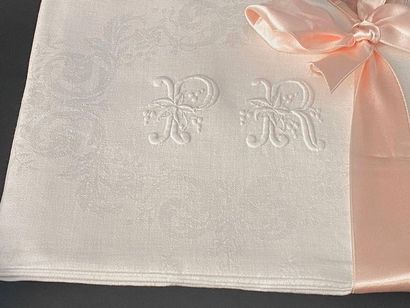 null In damask linen, a series of eleven large napkins with baskets of flowers and...