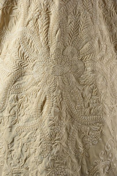 null Canton shawl, embroidered silk, late 19th century.
In cream crepe de Chine embroidered...