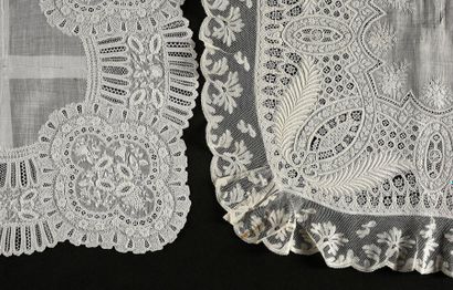 null Somptueux mouchoirs de mariées brodés, milieu du XIXe siècle.
En linon fil de...
