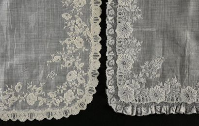 null Deux mouchoirs de mariées brodés, 2nde moitié du XIXe siècle.
En linon fil de...