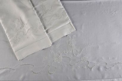 null Embroidered bed linen set, sheet and pillowcases, early 20th century.
In linen,...