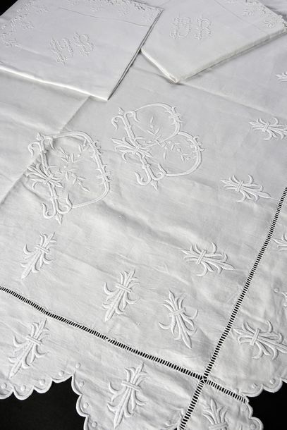 null Bed linen set embroidered with Lily flowers, sheet and its two pillowcases,...