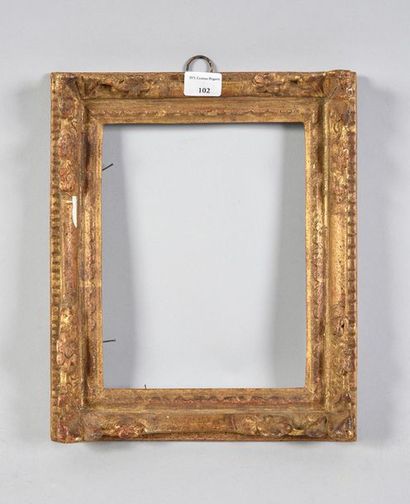 null Sculpted and gilded oak frame with corner decoration of flowers and fleur-de-lys.

Louis...