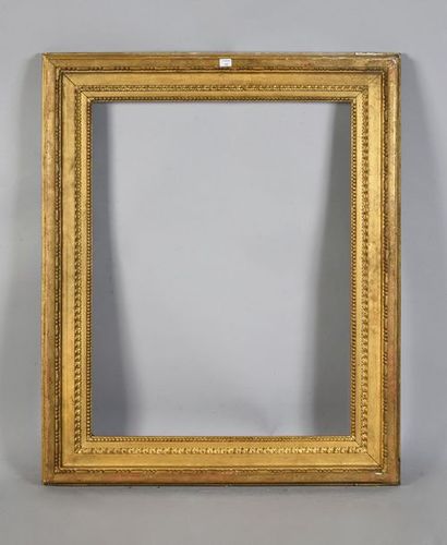 null Carved and gilded oak frame decorated with pearl and heart grapes.

Louis XVI...