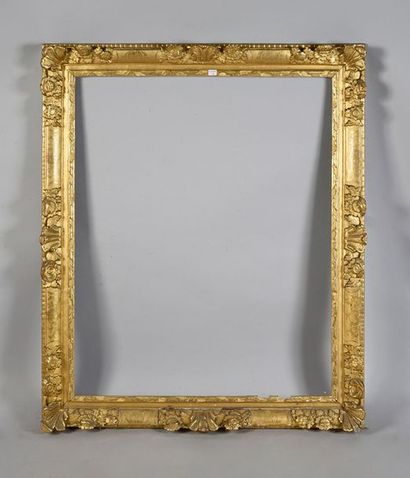 null Carved and gilded oak frame with flower and fleur-de-lys corner decoration 
78...