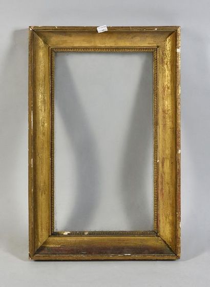 null Hollow profile frame made of wood and gilded paste, with its antique glass....