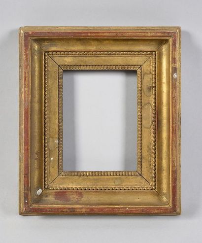 null Carved and gilded oak frame with heart and pearl grape decoration.

Louis XVI...