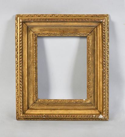 null Sculpted and gilded oak frame with sanded throat, gadroons and pastilles23
...
