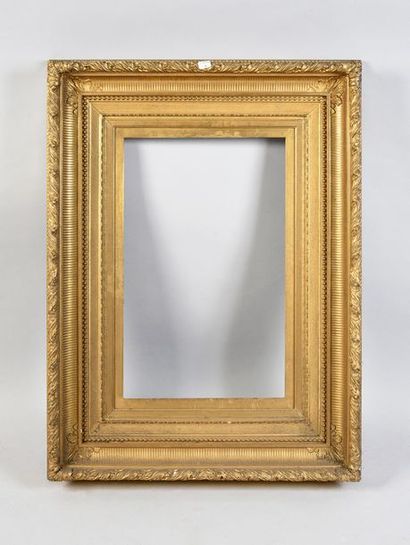 null Wooden frame and gilded stucco with channels decorated with pearl grapes, 19th...