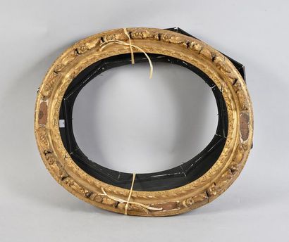 null Set of two oval frames, one in 19th century blackened wood, the other in carved...