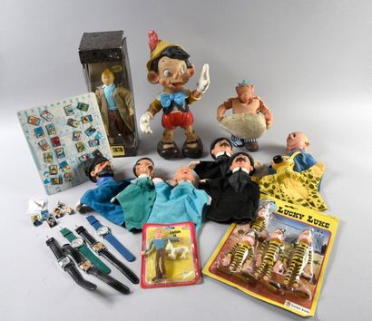 null Un ensemble de marionnettes, figurines et pin's : 
- Marionnettes : Tintin,...