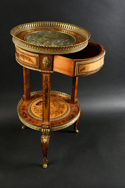 null SALON TABLE OF THE PRINCESS VICTORIA OF GREAT BRITAIN (1840-1901). Of circular...