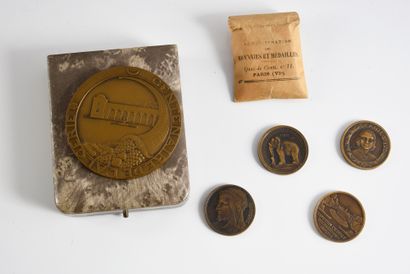 null CENTENAIRE DE L'ALGÉRIE (1830-1930).
Grande médaille commémorative en bronze,...