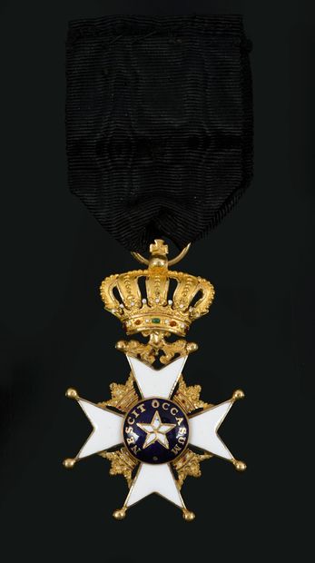 null ORDRE ROYAL DE L'ÉTOILE POLAIRE (Suède).
Croix de chevalier, en or et émail,...