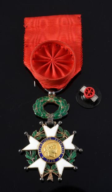 null ORDRE DE LA LÉGION D'HONNEUR (France).
Croix de chevalier, en argent, or et...