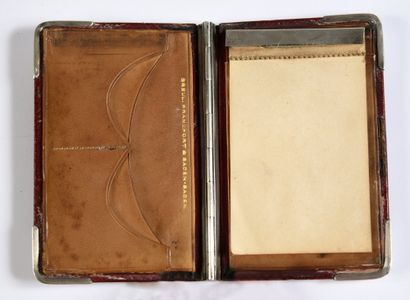 null GERMAN PRINCELY HOUSE. 
 Small notebook in red morocco, applied in the center...