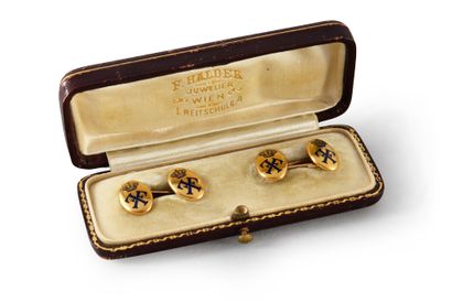 FRANCOIS-FERDINAND, archiduc d'Autriche (1863-1914). Pair of gold cufflinks, oval...