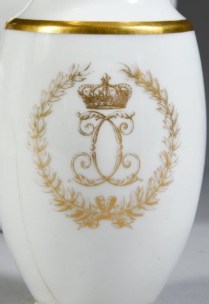 null MILK POT.
MANUFACTURE ROYALE, SÈVRES, 1830.
In hard porcelain, Pestum pattern,...