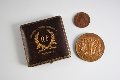 null EXPOSITION UNIVERSELLE DE 1867 ET DE 1878.
Grande médaille commémorative en...