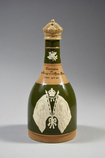 null GEORGE V, king of Great Britain (1865-1936). 
 Earthenware bottle decorated...