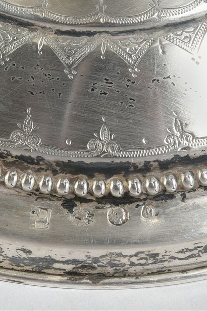 null DRAGOIR. 
 In crystal, decorated with star patterns, diamond cut, resting on...