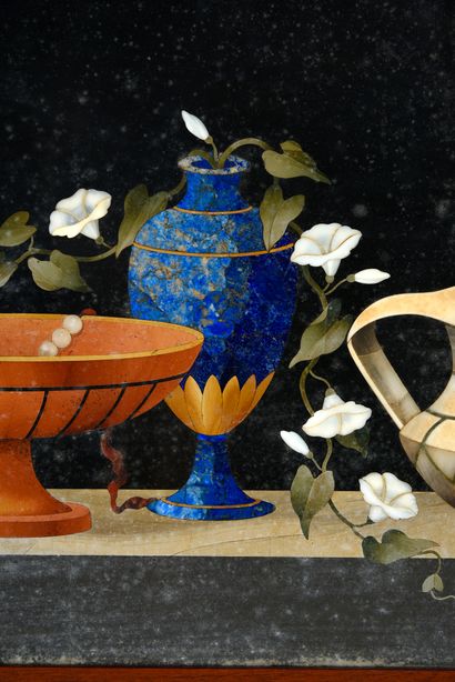 null Plaque en Pietra dura de forme rectangulaire à décor de vases à l'antique en...
